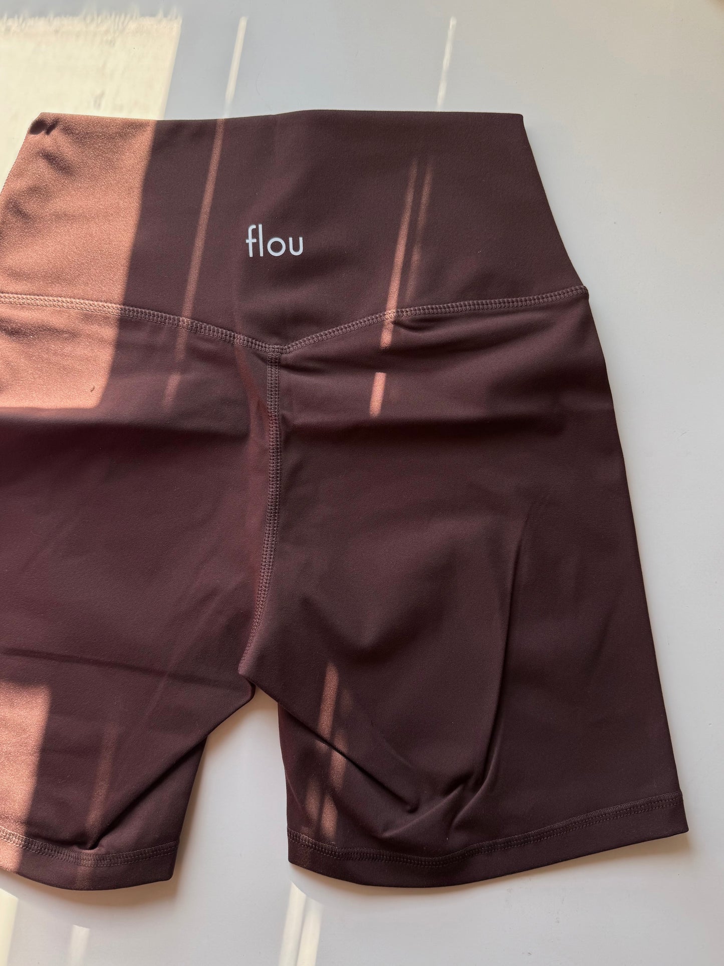 Short Biker Isa Café Oscuro