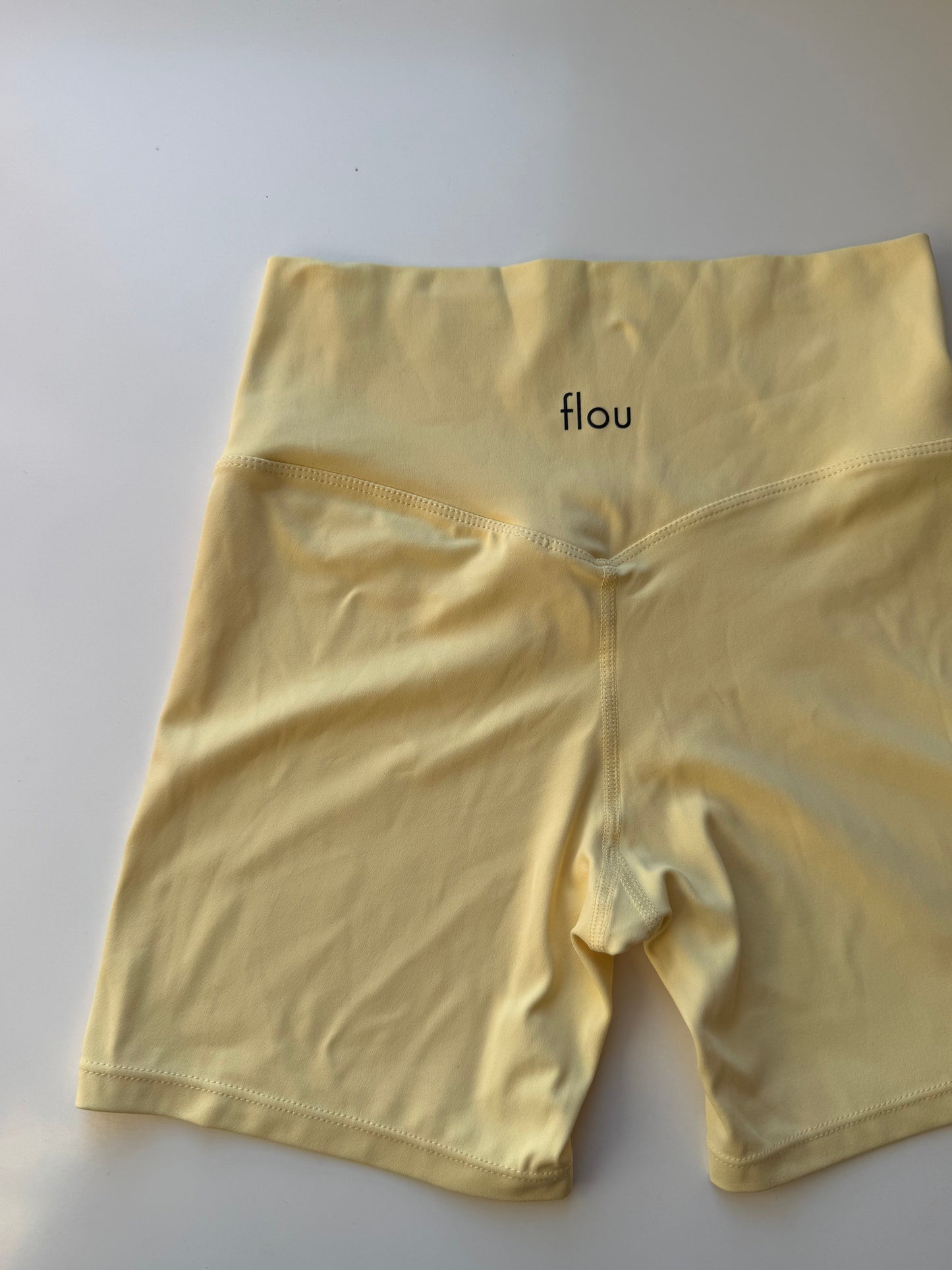 Short Biker Basic Mantequilla