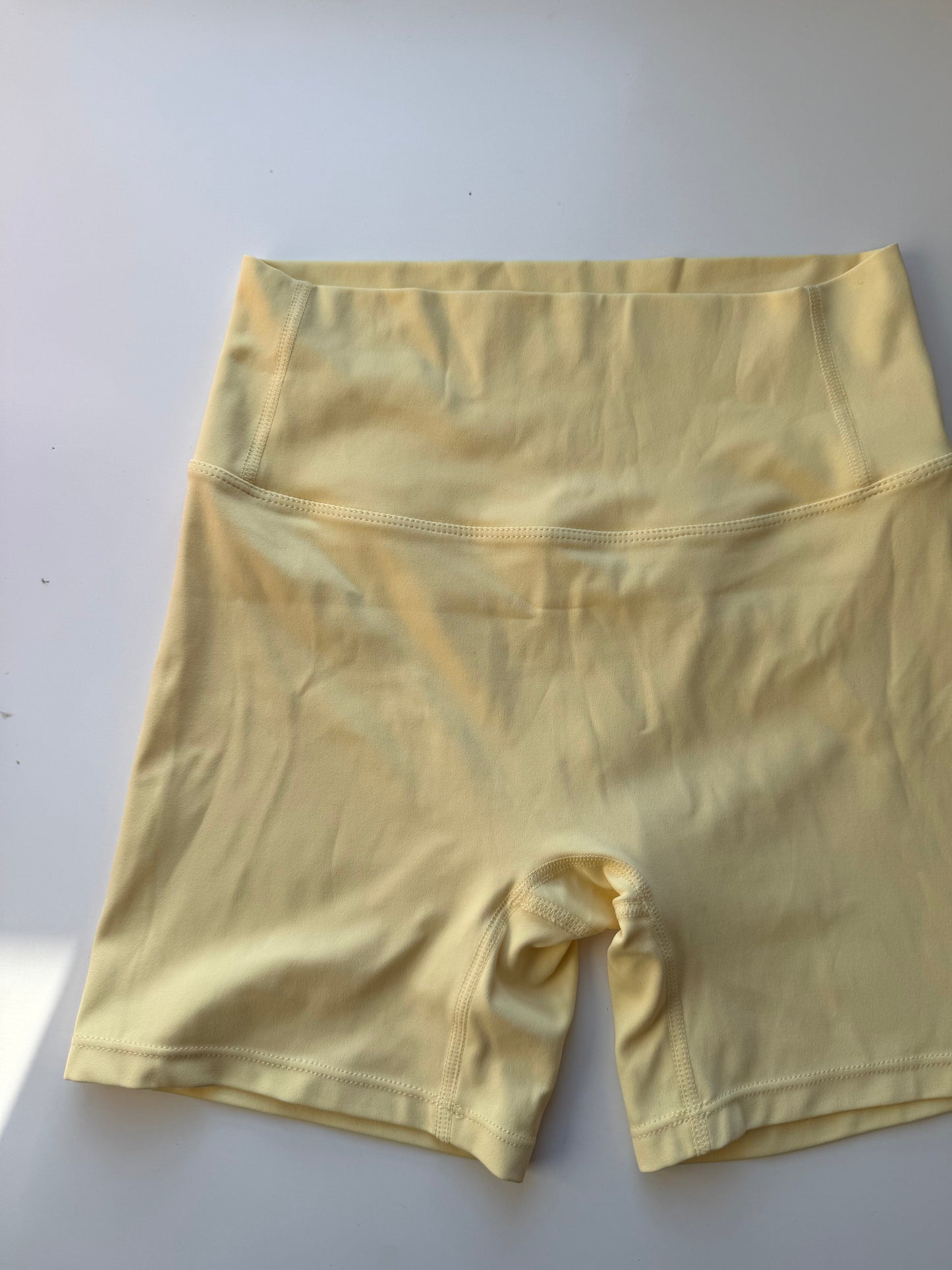 Short Biker Basic Mantequilla